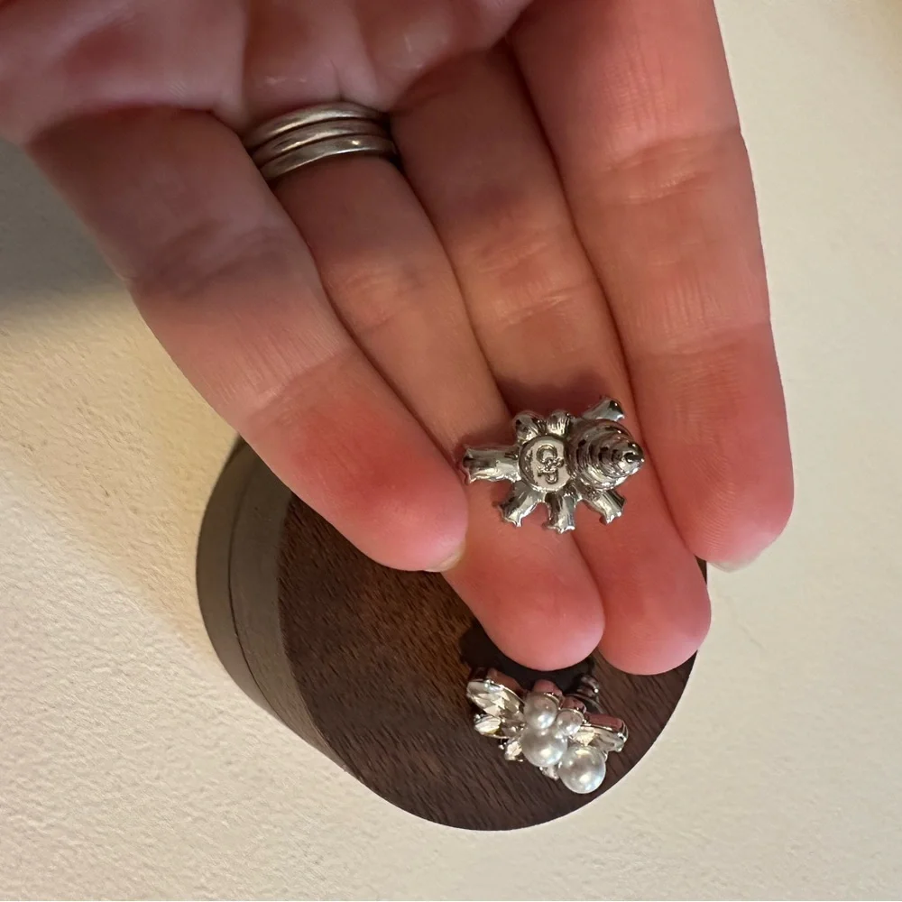 Elegant Silver and White Cluster Earrings - Picture 3 of 4